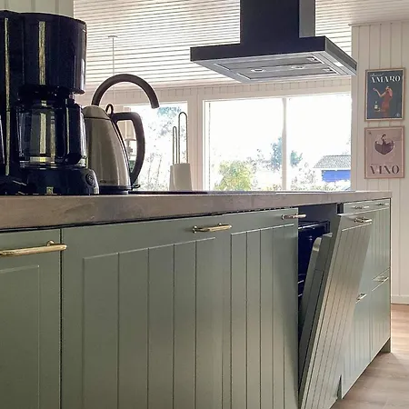 Сasa de vacaciones Home, 500m From *